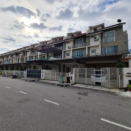 באייאן לפאס 3Storey House 13Pax Family Suite מראה חיצוני תמונה