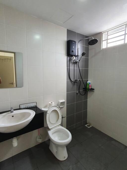באייאן לפאס 3Storey House 13Pax Family Suite מראה חיצוני תמונה